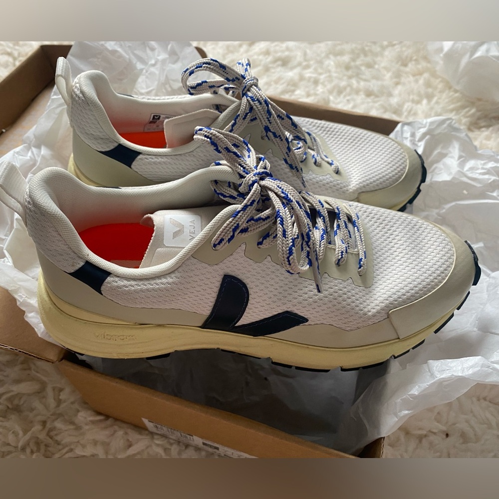 Veja Sneaker Size 7